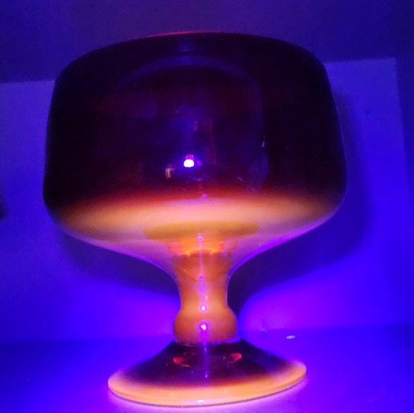 Vintage Blenko Amberina Large Handcrafted Glass Pedestal Bowl- Glowy! - Picture 4 of 4